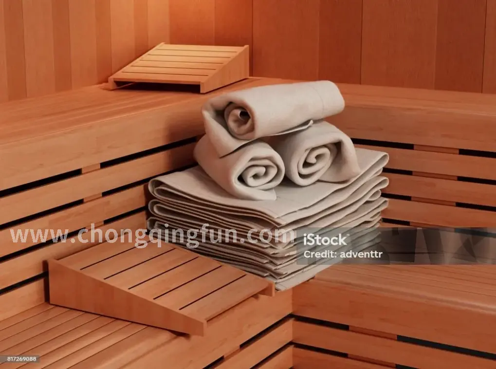 按摩师正在为顾客提供服务